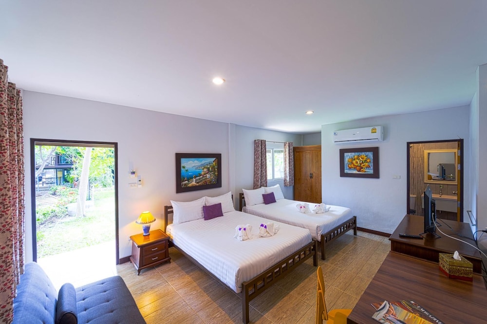 Fantastic Resort Near Town Location BS88