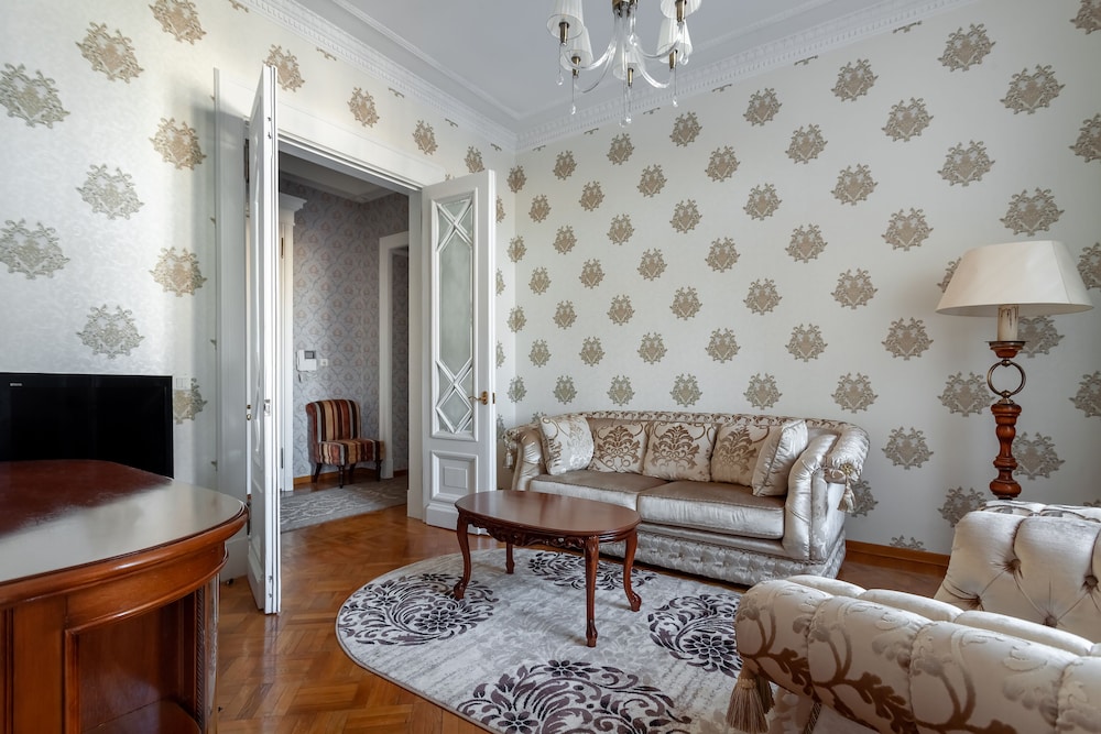 Kotelnicheskaya Royal Tower