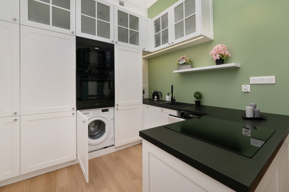 Green Apartment Piotrkowska by Renters view 5