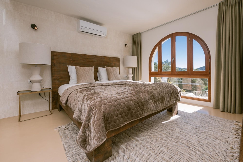 Can Furnet in Ibiza With 4 Bedrooms and 8 Bathrooms