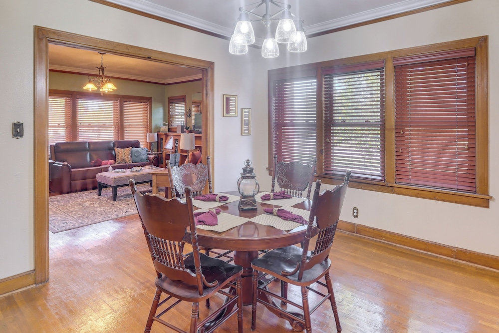 Walk to Main Street: Charming Roswell Home!