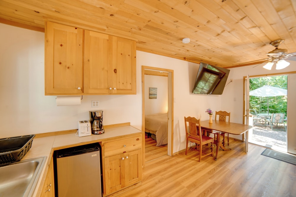 Golf, Hike, Sip Wine: Cobb Mountain Cabin w/ Patio