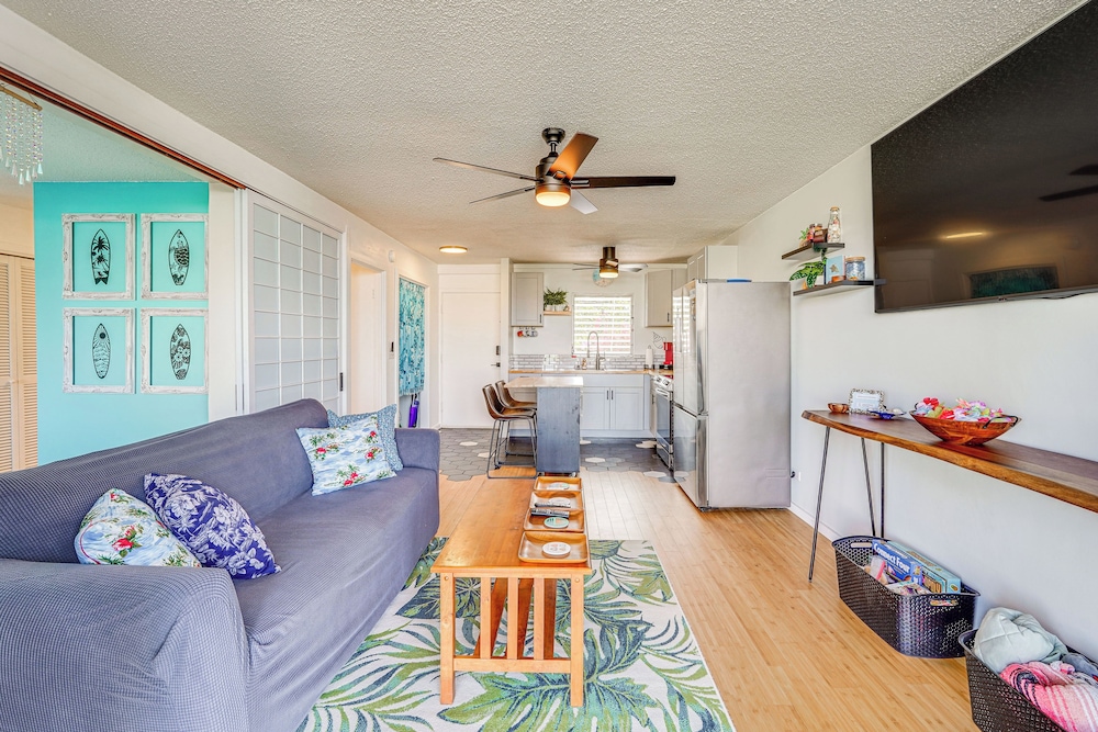 Kailua-kona Condo w/ Balcony: Walk to the Beach!