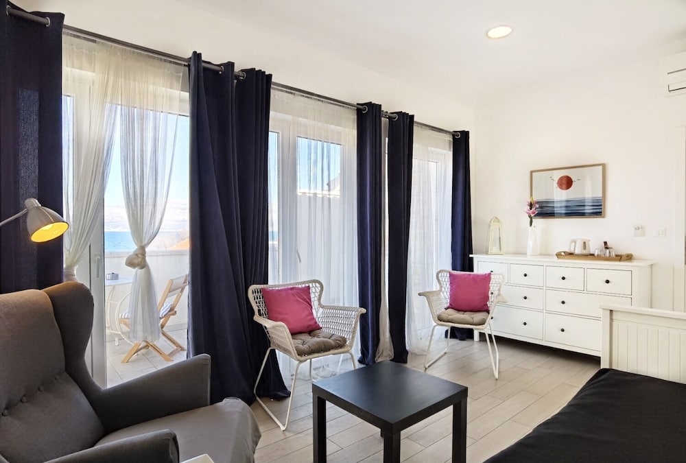 Boutique Rooms - With Pool - 9 - R303