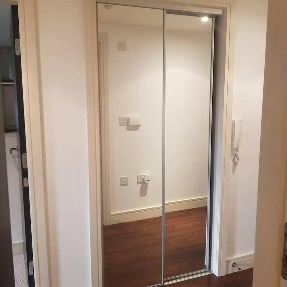 Comfy 1-bed Apartment in Huddersfield view 4