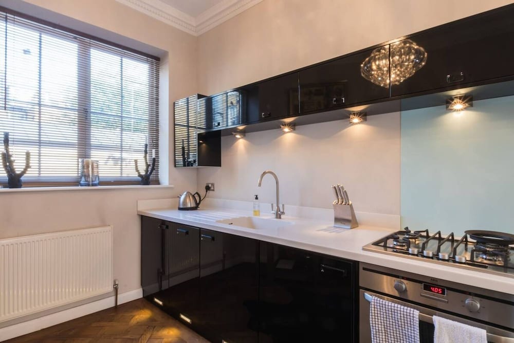 Stylish 1-bed With a Roof Terrace