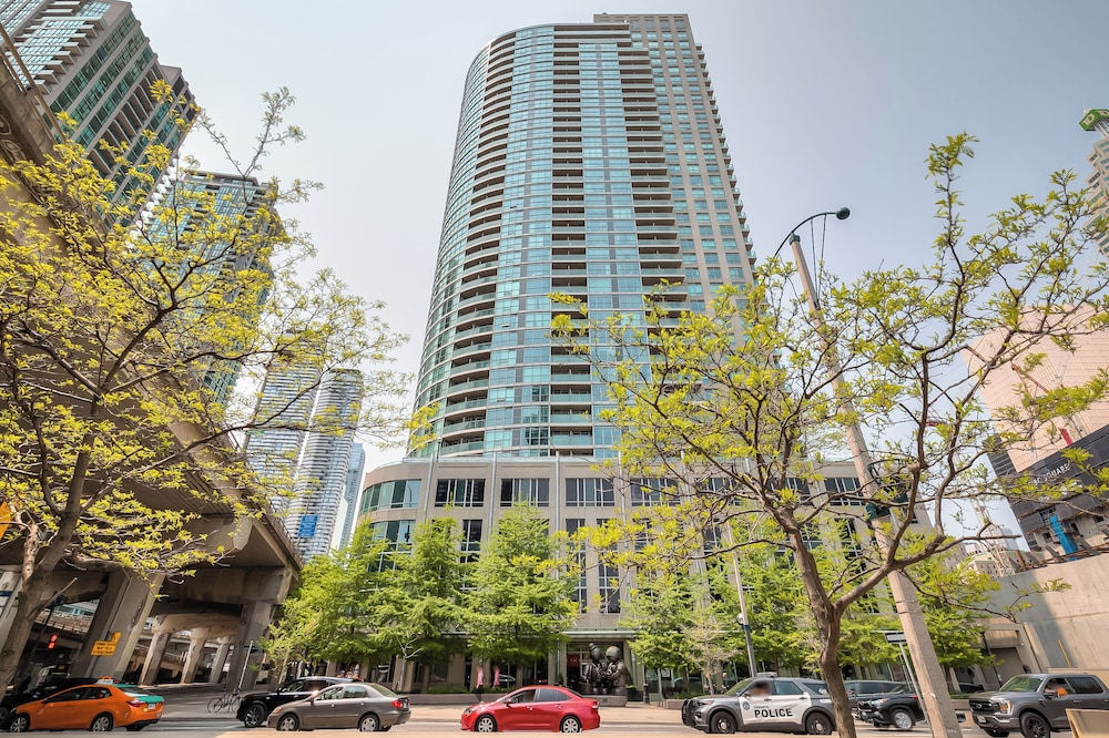 The Yonge Boutique Suites-0