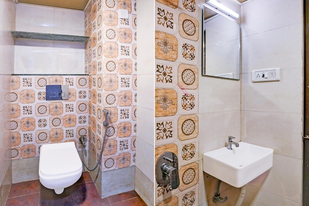 Cozy Deluxe Room Near Juhu Beach Mumbai
