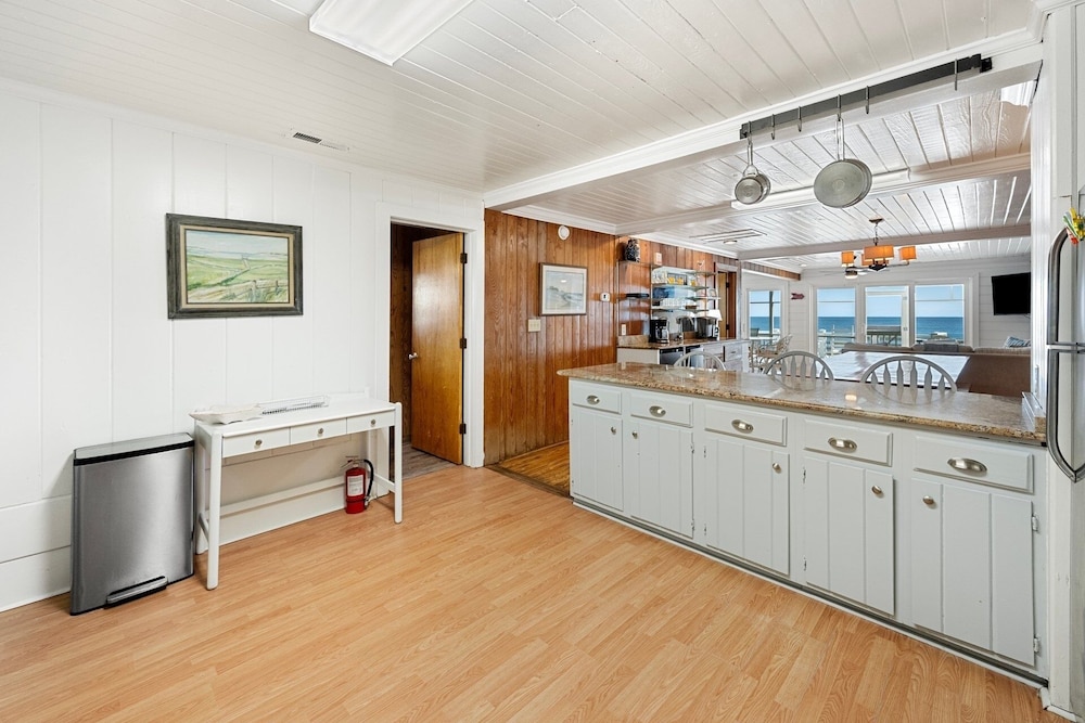 Laughin Place V 5 Bedroom Home by Peace Vacations