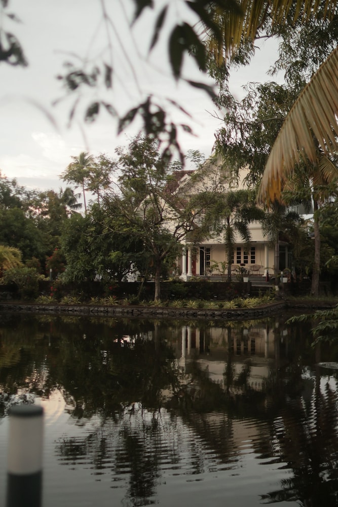 Palliath House-Heritage Villa Beachside