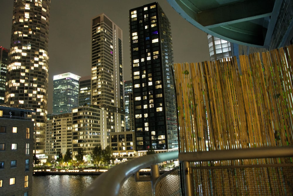 Lux 2 Bed in Canary Wharf Close to Excel & O2