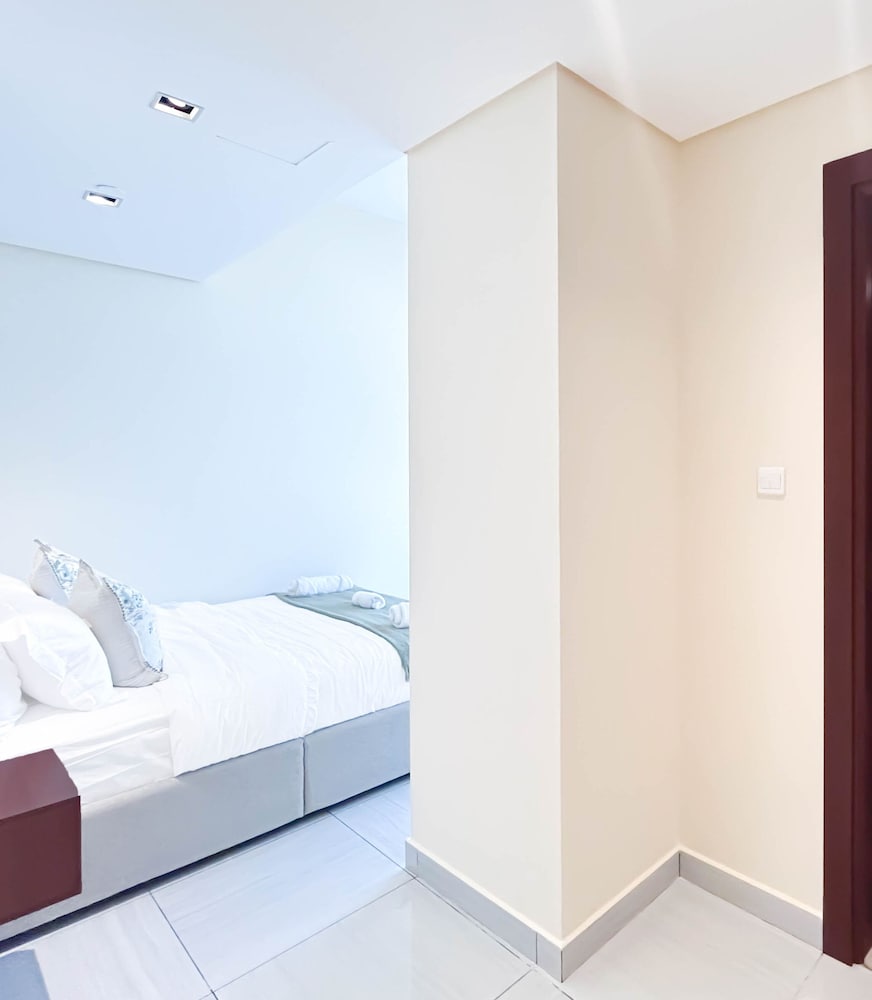 Stylish 1BR With Balcony City Views O2 Tower, JVC