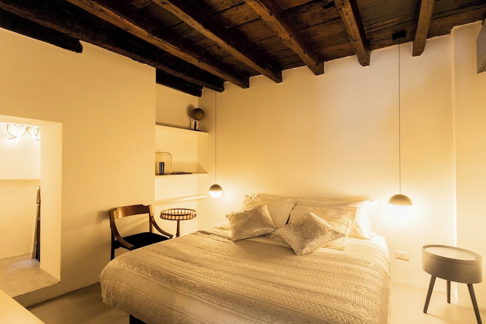 Shades Of Como With Private Terrace by Rent all Como