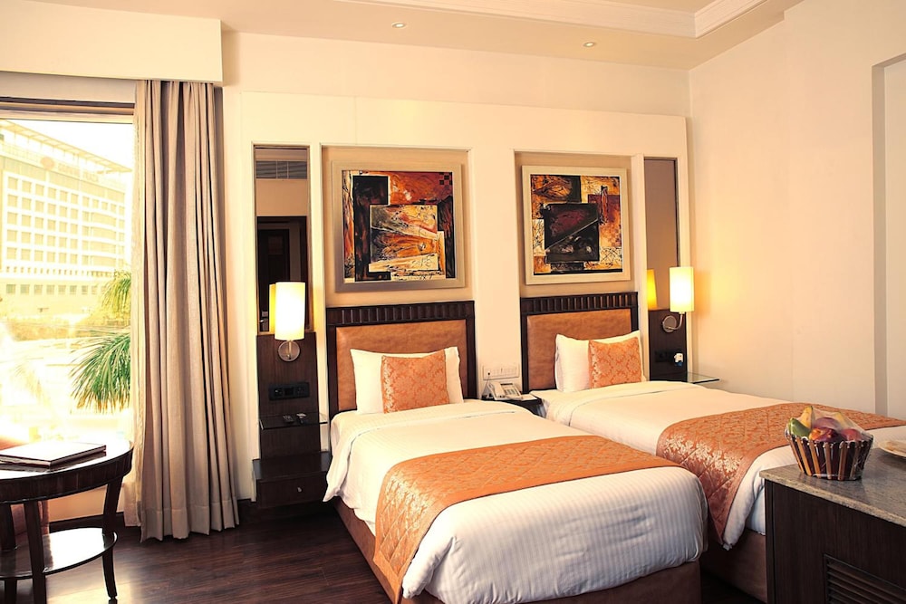 Inde Vista Woods Signature Tower