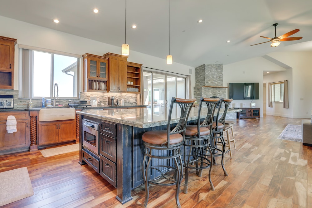 On-site Vineyard: Gem on 10 Acres in Pilot Hill!