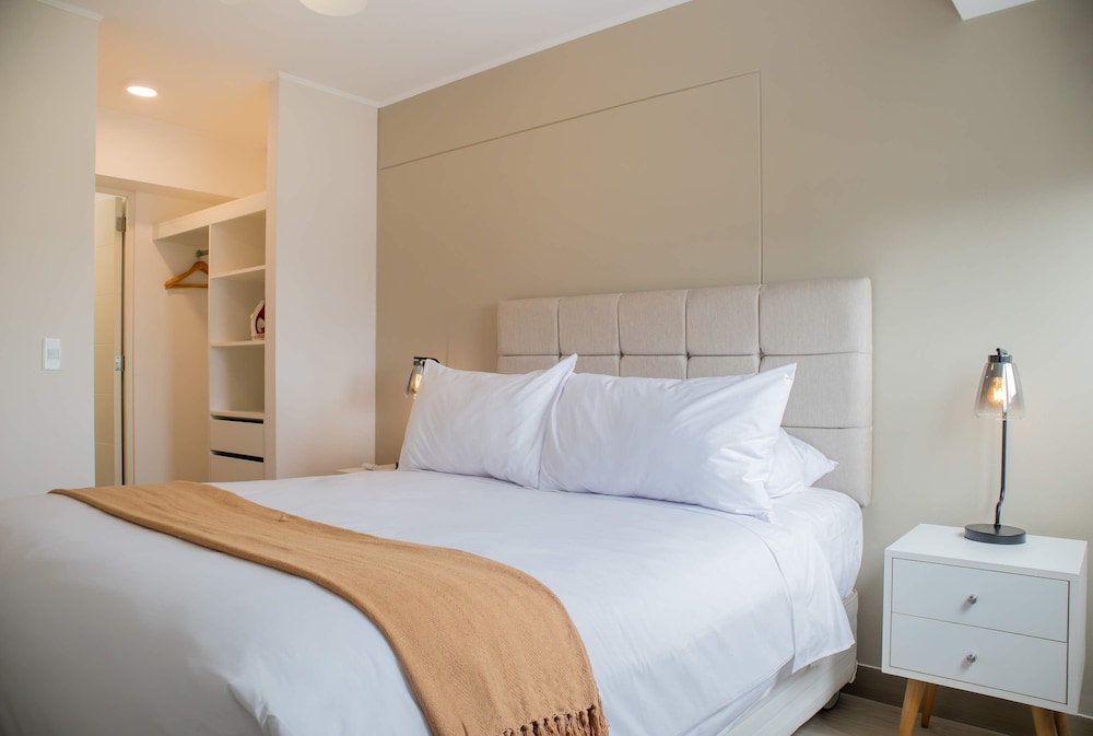 w Contemporary 2BR w Balcony in Barranco