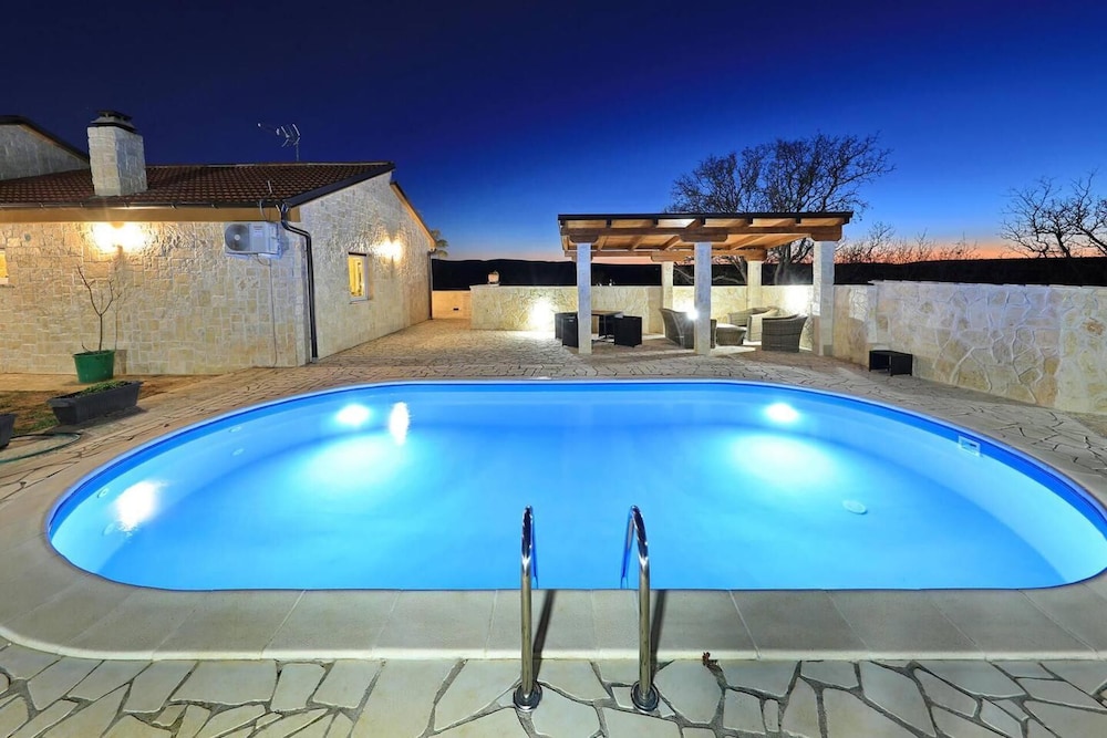 Stone House Captivating Villa in Pridraga, Zadar