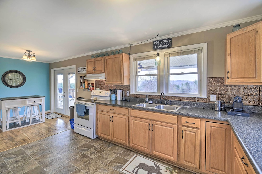 Beautiful Views & Gas Grill: Sparta Getaway! view 5