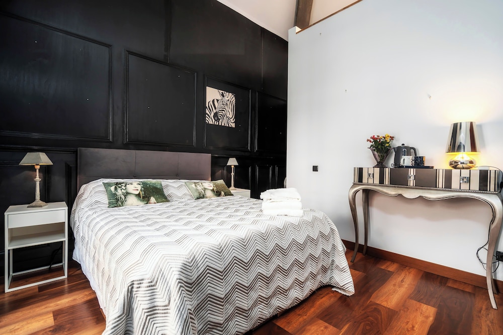 Oakmoon House