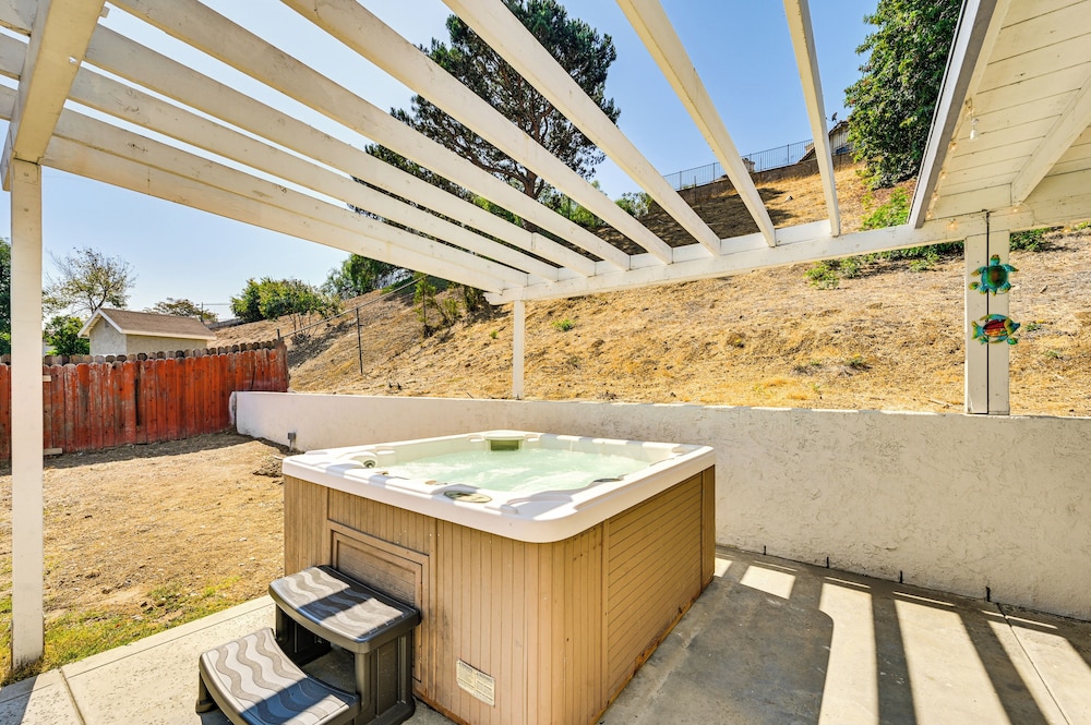 Fireplace, Hot Tub, Patio & Bbq: San Diego Home