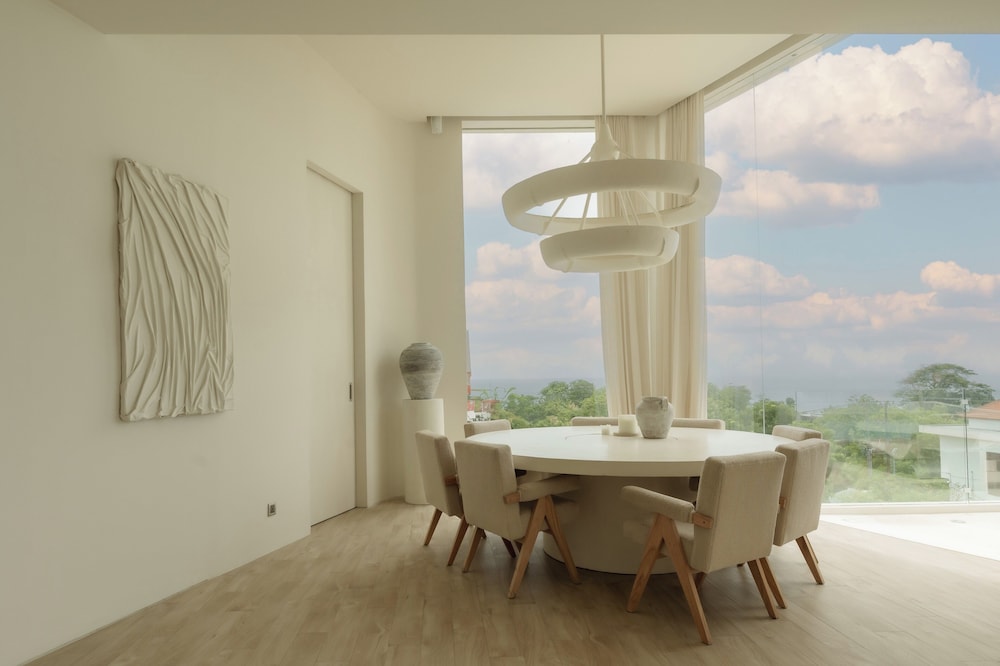 Lux Retreat 4BR Ocean Villa in Uluwatu