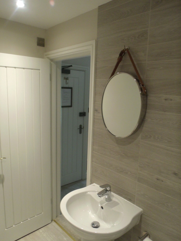 Knutsford Vacations - The Dog at Peover - Property Image 10