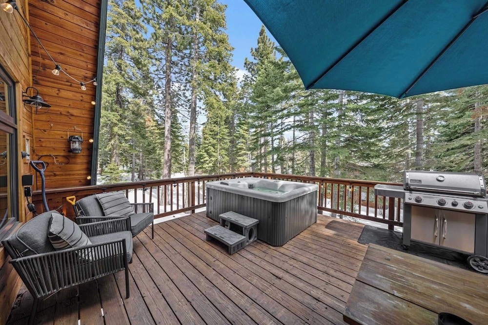Tahoe City Retreat For 8!