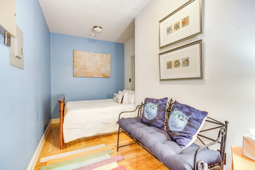 Pool, Fire Pit & Tennis Court: Gem in Bay St Louis
