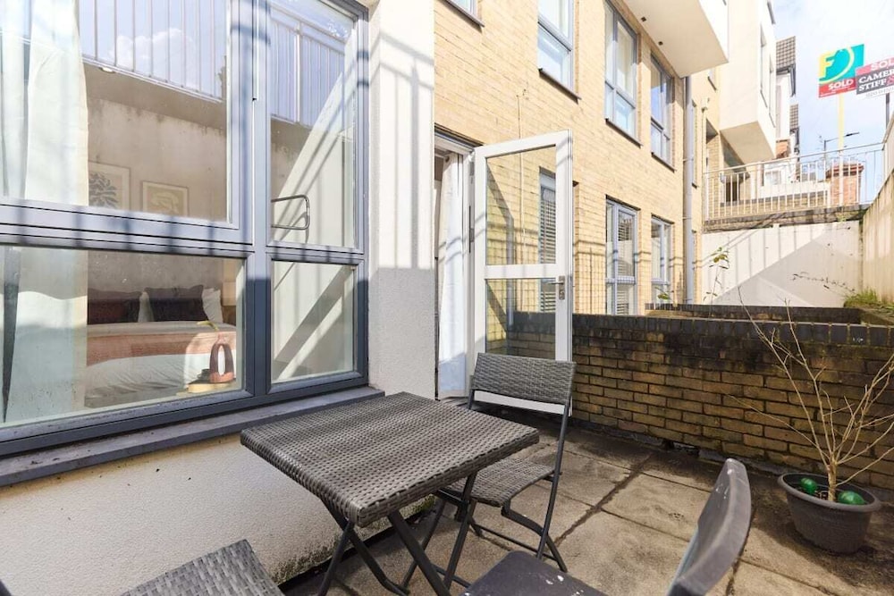 The Queen's Park Getaway - Adorable 2bdr Flat With Terrace