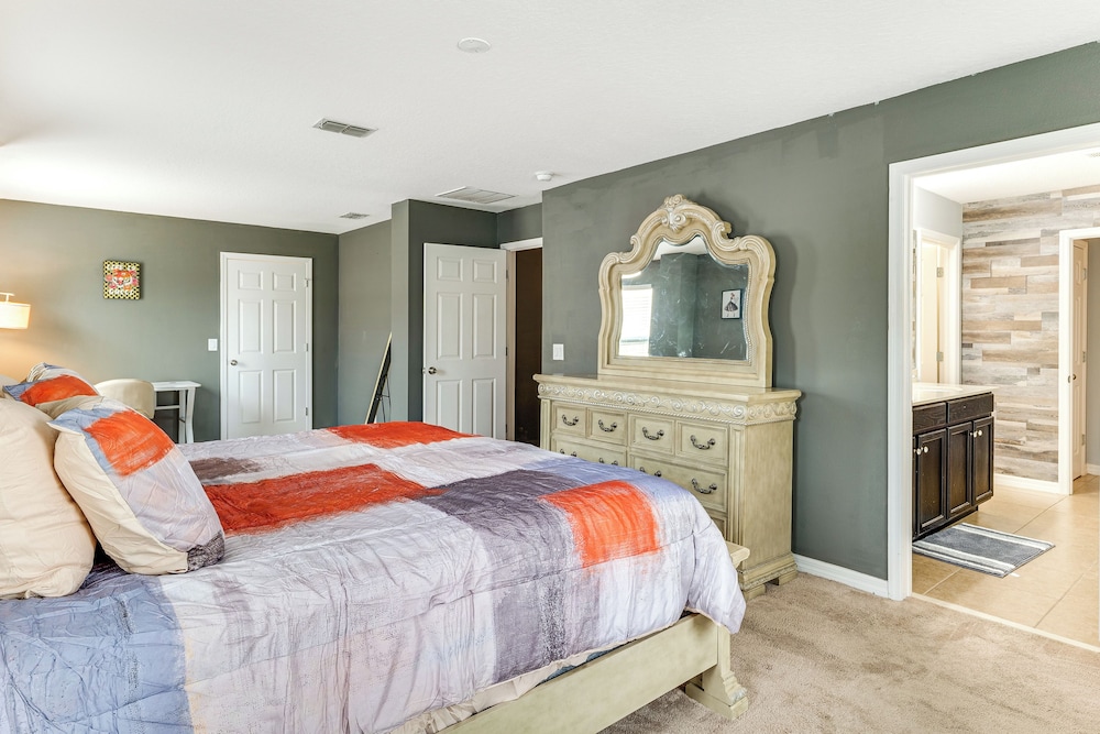 Sleek Family Home Near Orlando Theme Parks