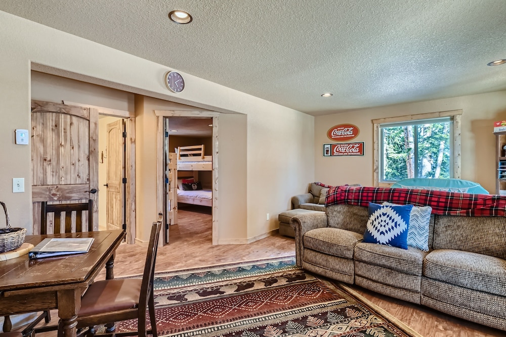 New Listing!! 4wd Cabin In The Sky 3 Bedroom Home by RedAwning view 4