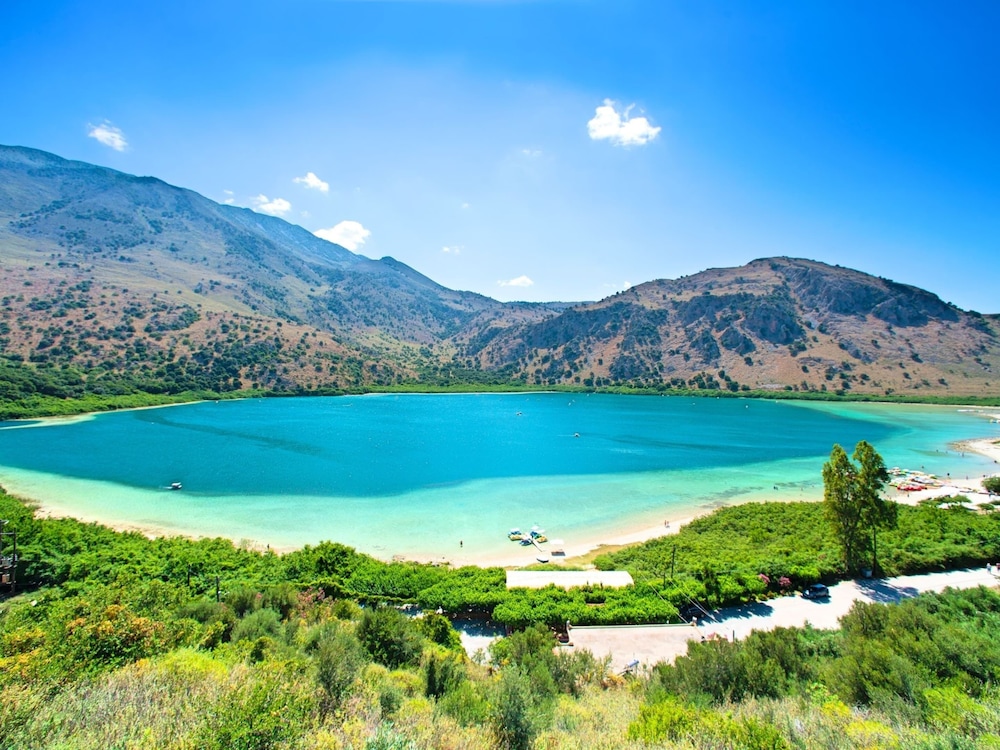 2 New Villas Next Each Other, Pool, Rent Separately or Together at Kournas Lake