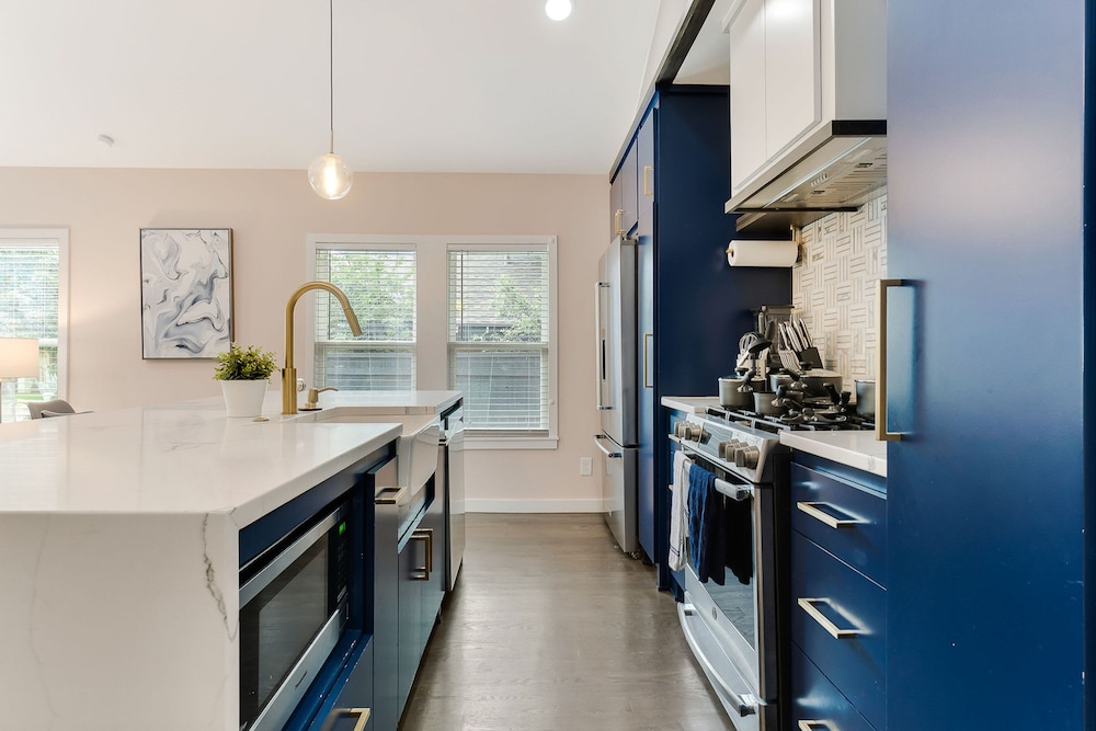 Luxury Townhome Pet Friendly