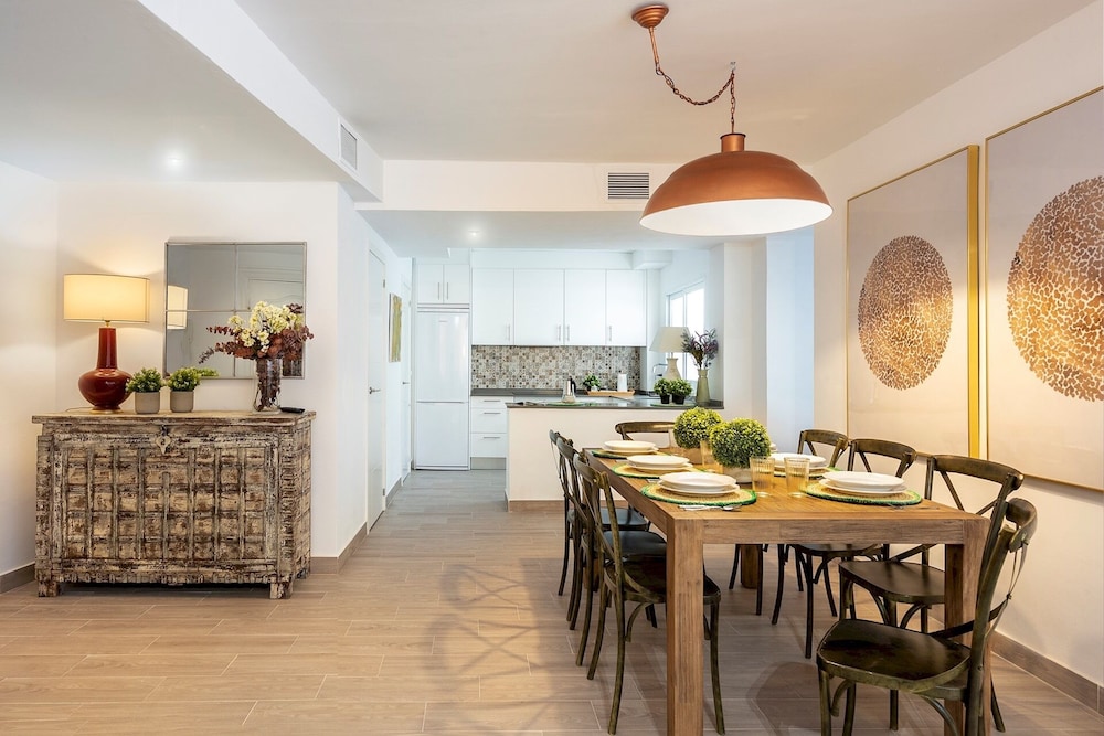Magnificent 3 Bd 2 Bathrooms in Plaza de las Flores