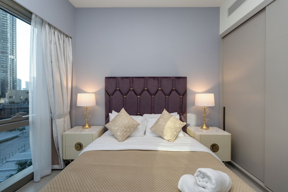 One Lux Stay Grande Signature Residences