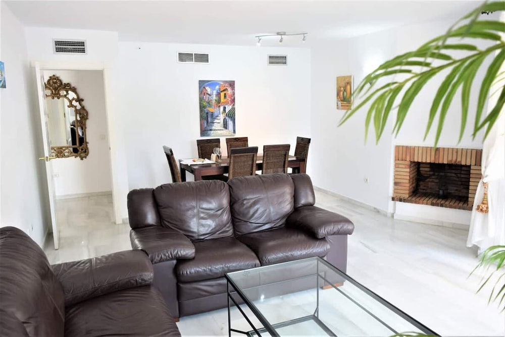 Bright 2 Bedroom First Floor F-4