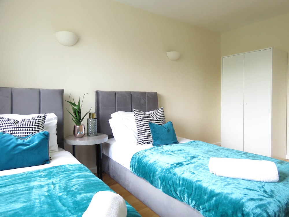 Three Bedroom Duplex Balcony and Parking view 3