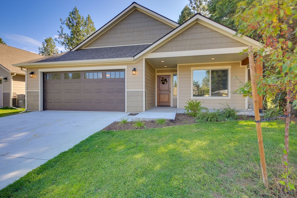 Pet-friendly Oldtown Retreat: Hot Tub  Kayaks! - Property Image 3