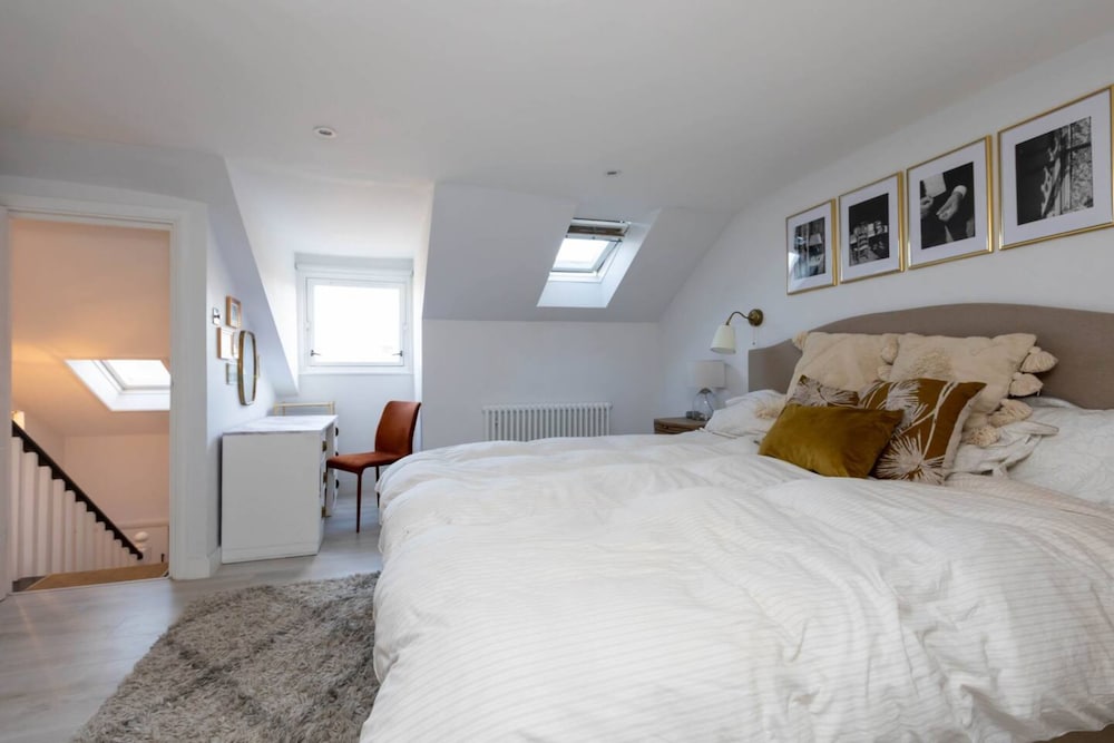 Beautiful, Light and Spacious 2 Bedroom Flat in Clapham