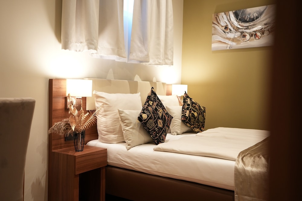 Frankfurt Vacations - Hotel Attache - Property Image 56