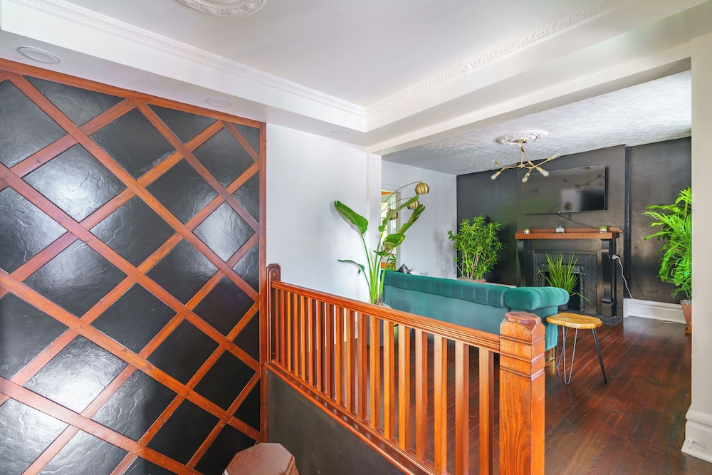 Jungle House Boutique Suites – Short North & Convention Center