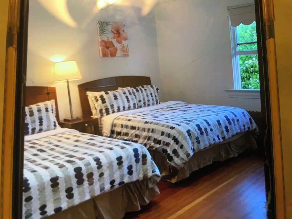 West Broadway guesthouse