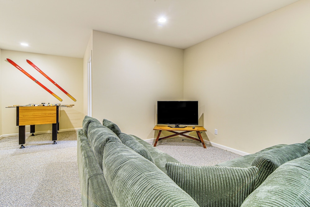 Ski-in/ski-out Condo at Pleasant Mountain!