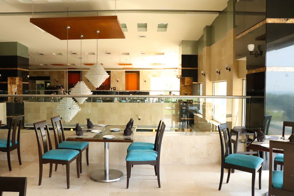 Villahermosa Vacations - Holiday Inn Villahermosa Aeropuerto, an IHG Hotel - Property Image 5
