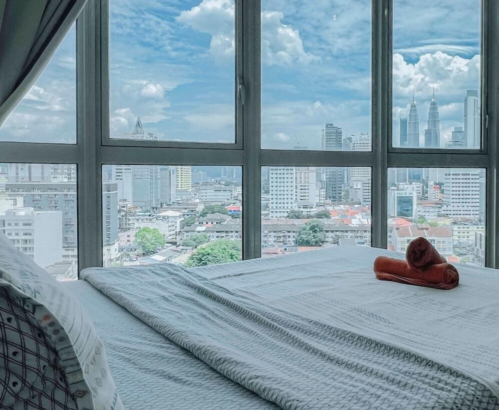 Regalia Residence The Sky Pool Suite