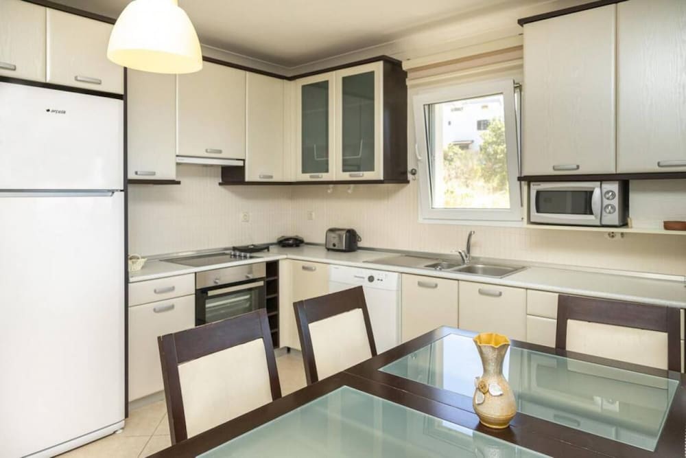 Cozy Flat With Sea View and Shared Pool in Bodrum view 4