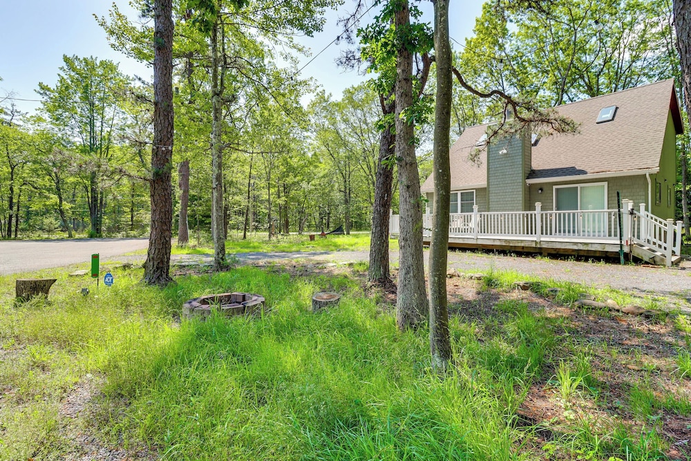 Home w/ Pool & Lake in Jim Thorpe: 6 Mi to Dtwn!