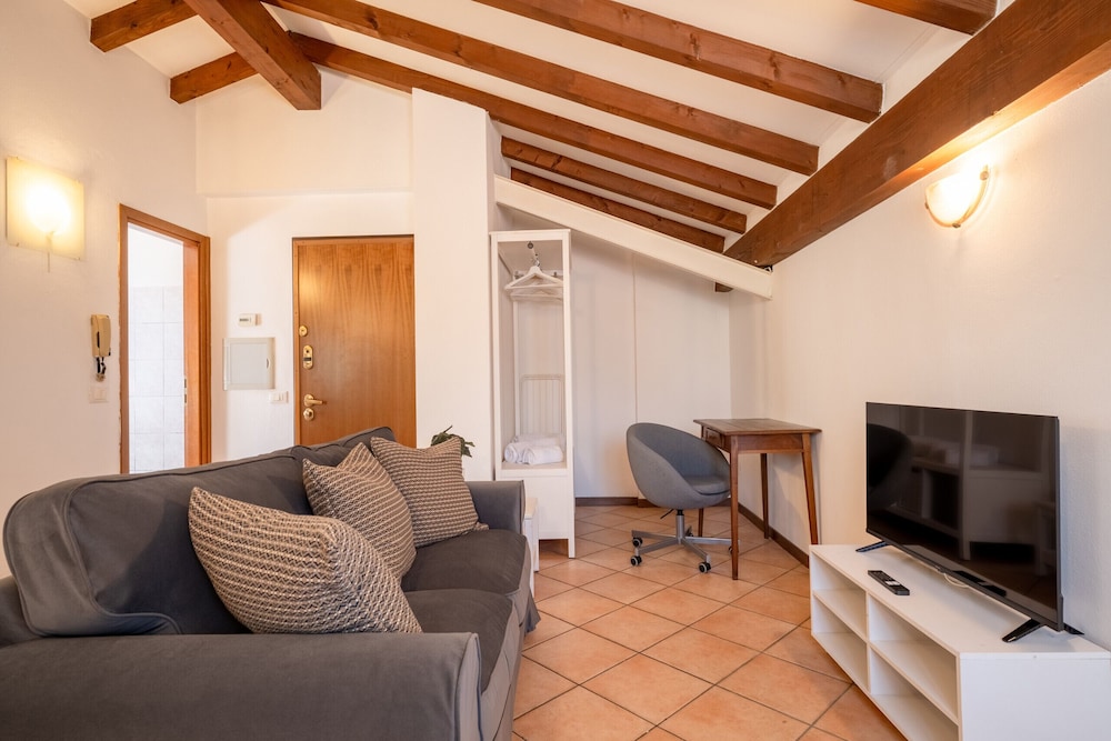 Cascine Mansarda by Wonderful Italy