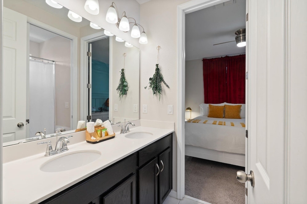 Solara Resort 9 Bedroom Private Pool + Spa Home 9 Home