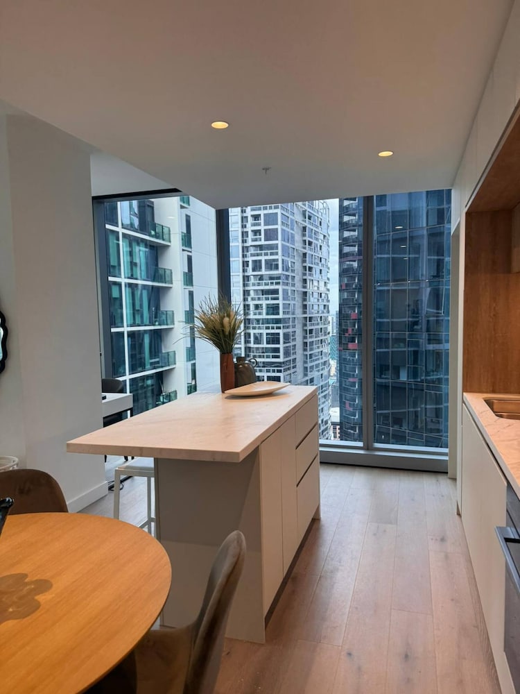 Luxury 2-bedroom Apartment in the Heart of Melbourne